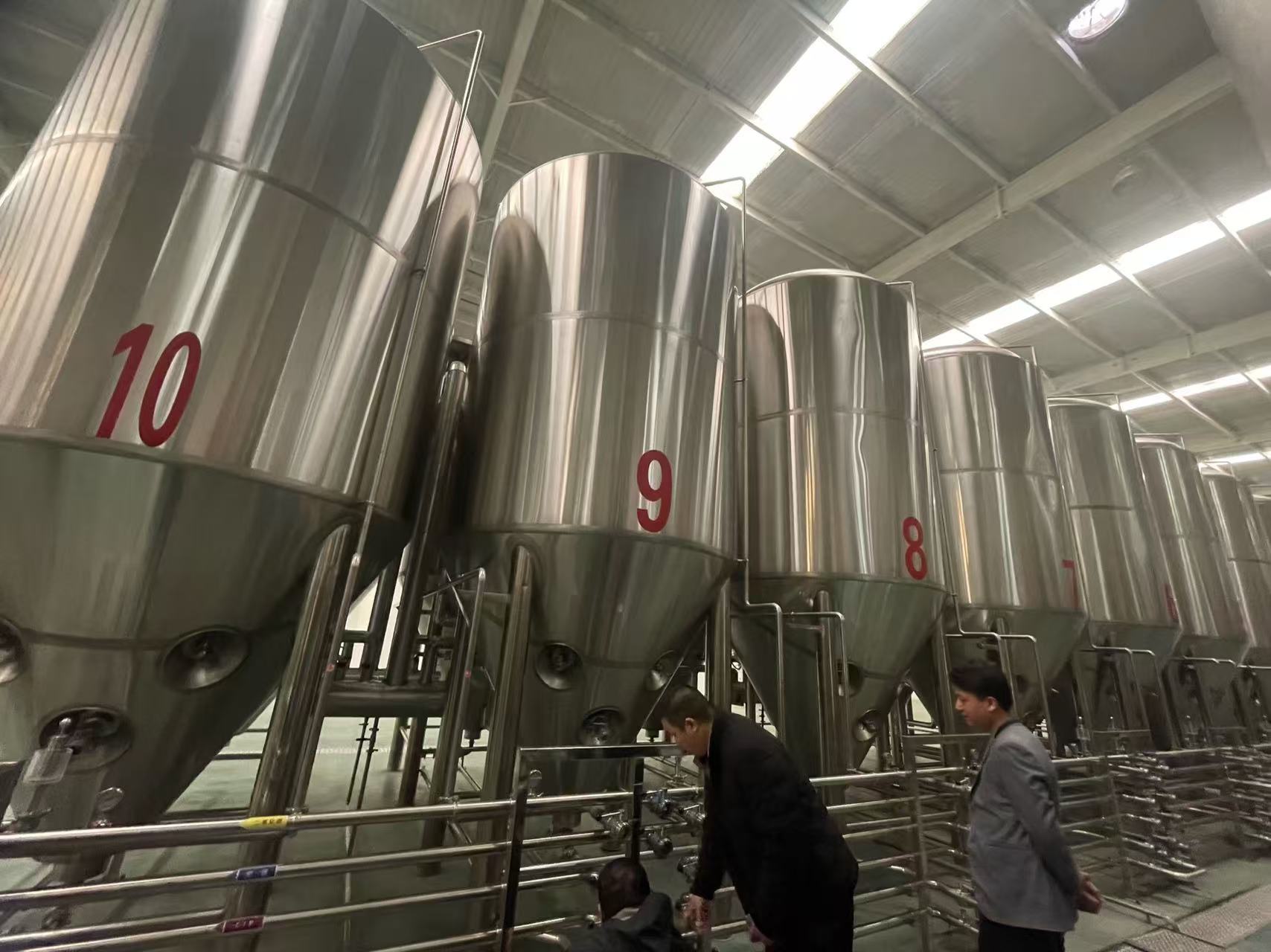 北碚精酿啤酒设备厂—平面布置、设备设计、制造、调试、培训等一条龙服务